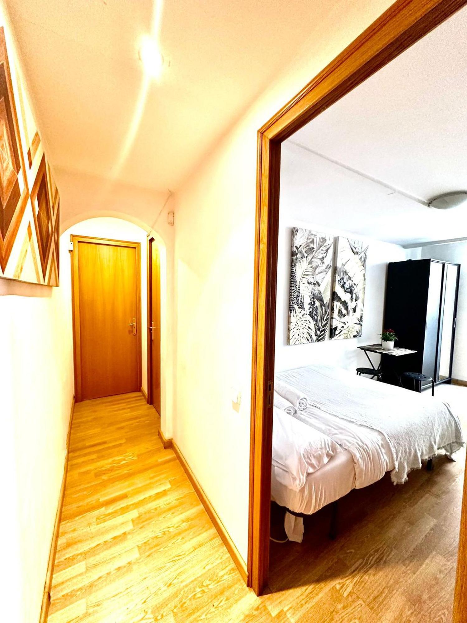 ברצלונה Private Rooms In City Center מראה חיצוני תמונה