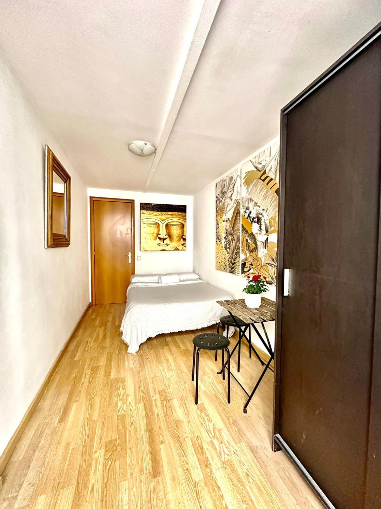 ברצלונה Private Rooms In City Center מראה חיצוני תמונה